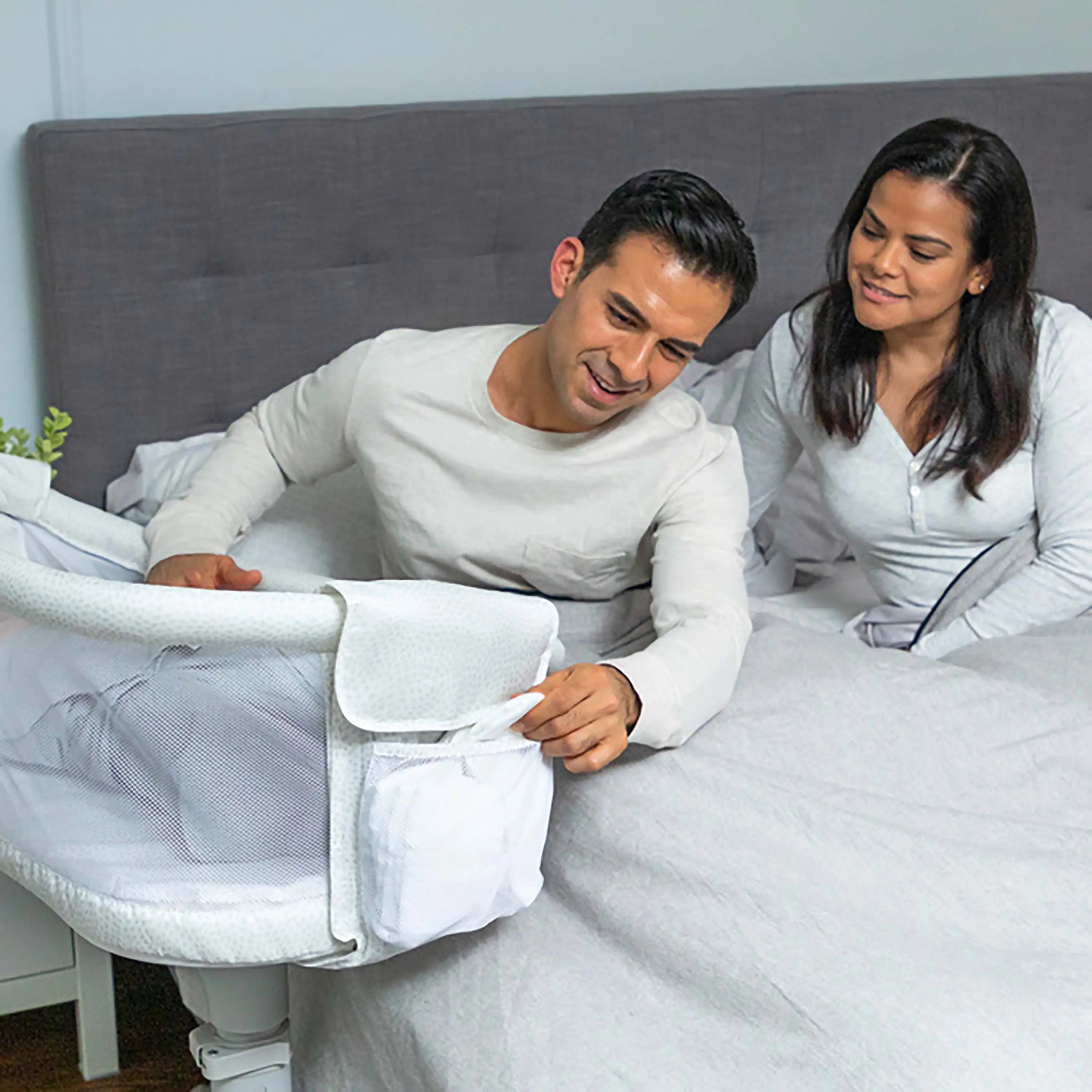 Halo bassinest 2024 swivel sleeper bassinet